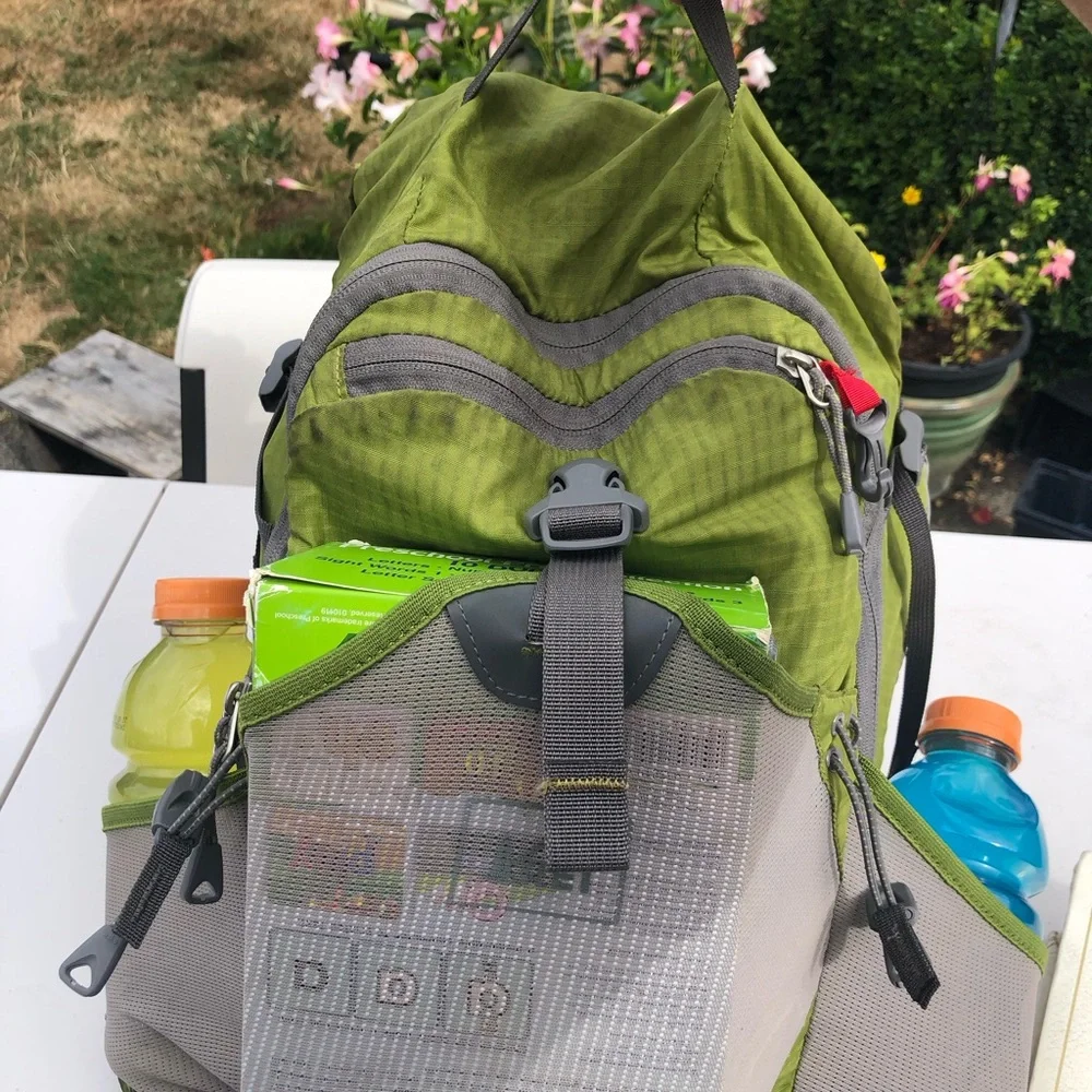 REI Rucksack Hydration Men’s Green and Gray Camping Backpack